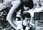 Nella foto Bob Dylan  assiema a Joan Baez, sua compagna d'avventura negli anni di Mr. Tambourine Man